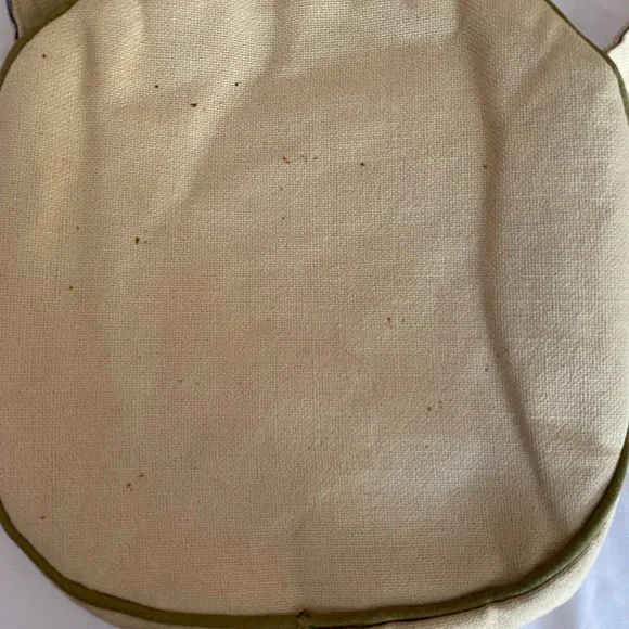 Vintage Embroidered Crossbody Bag with Child Design - Picture 5 of 7